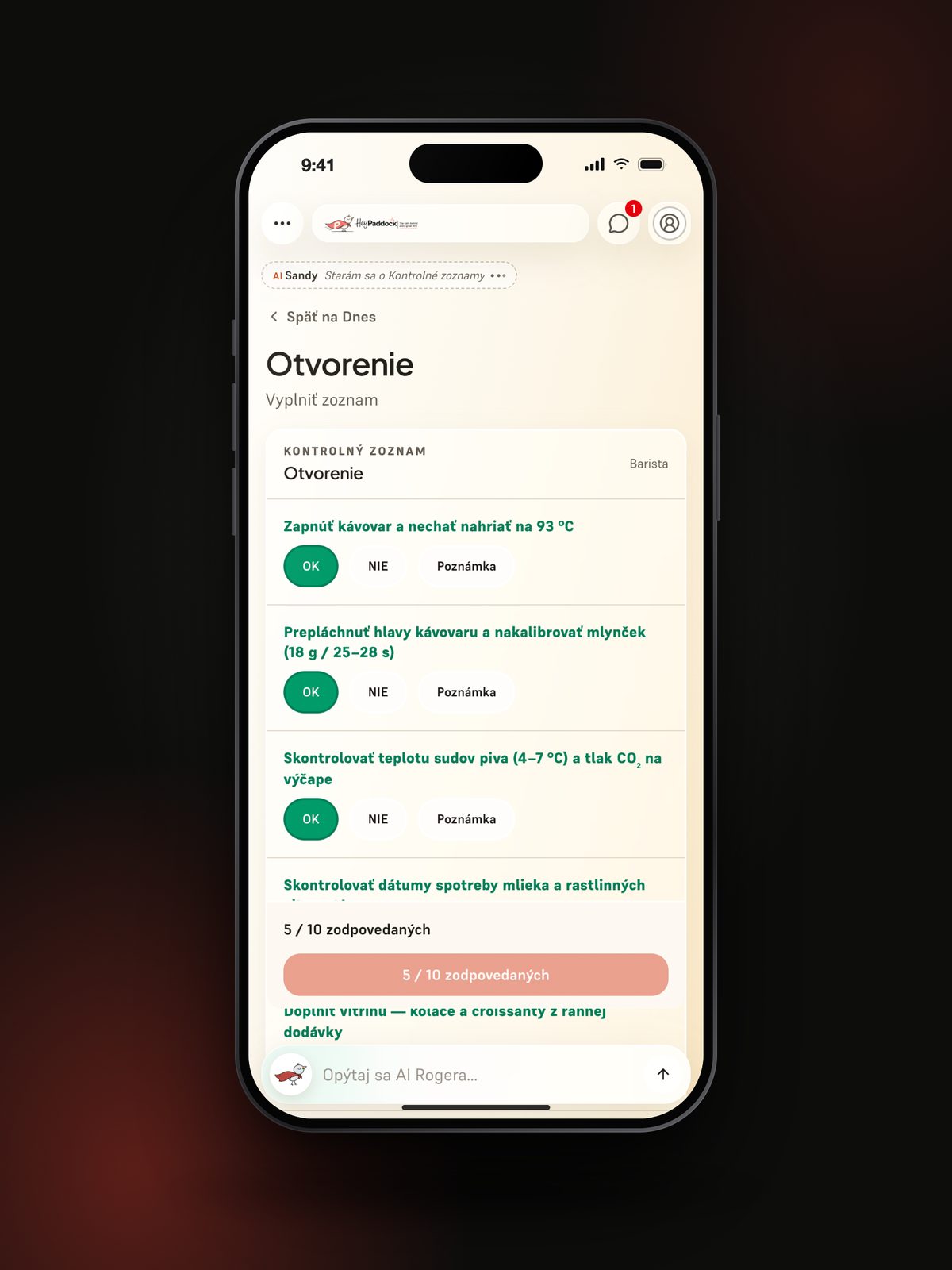 iPhone s kontrolným zoznamom Otvorenie. Prvé body, napríklad zapnúť kávovar a prepláchnuť hlavy, sú odškrtnuté, hotových je 5 z 10.
